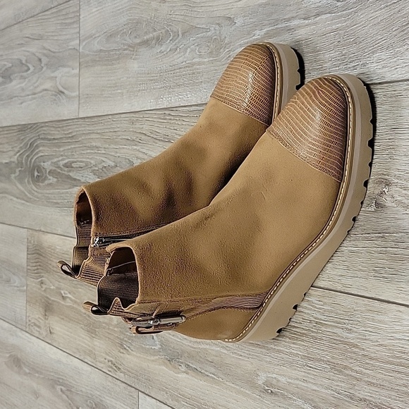 Donald Pliner Size 8 Tinsley 2 Wedge Bootie - Picture 1 of 10